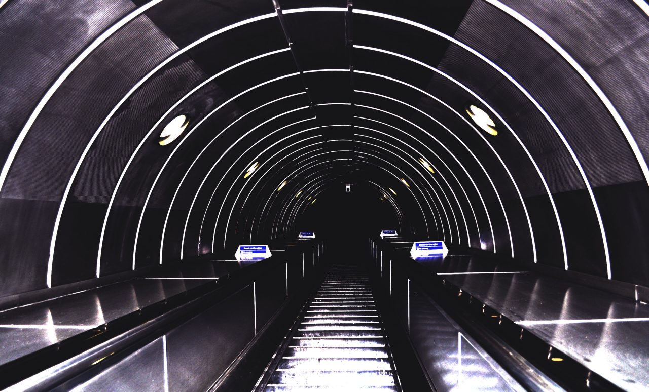 14_tunel-to-oblivion-london-underground-is-suicidal