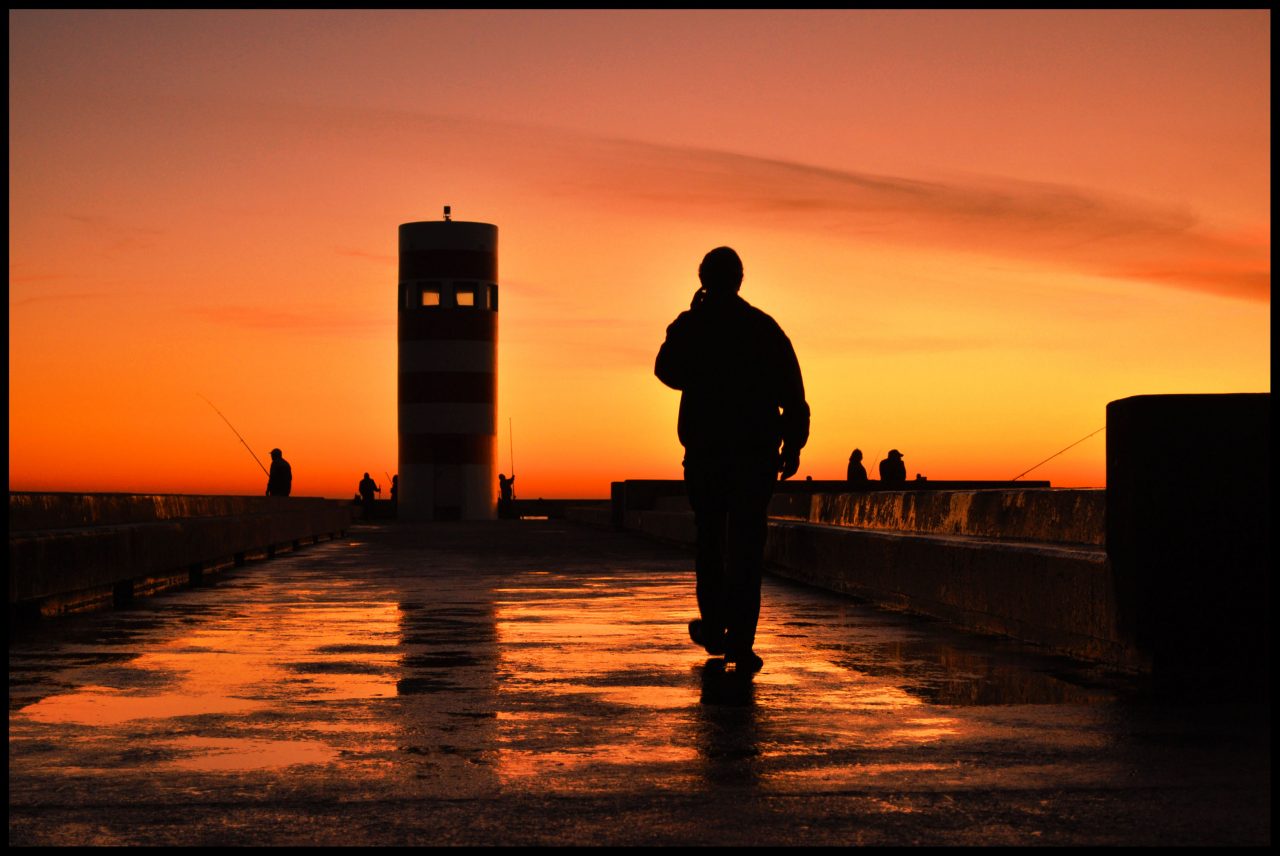 porto_sunset-foz-and-person